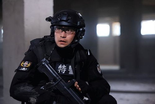 演员李飞曾是熠熠生辉的明星,今卖鱼捡废品与母亲相依为命