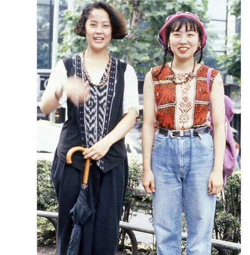 看了80年代妈妈的穿搭,终于明白我爸为何嫌我土,审美倒退太明显