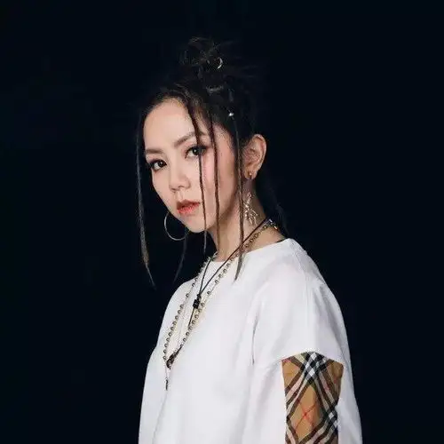 萌萌的邓紫棋,她到底有多高,每回开演唱会灯光师都很头疼