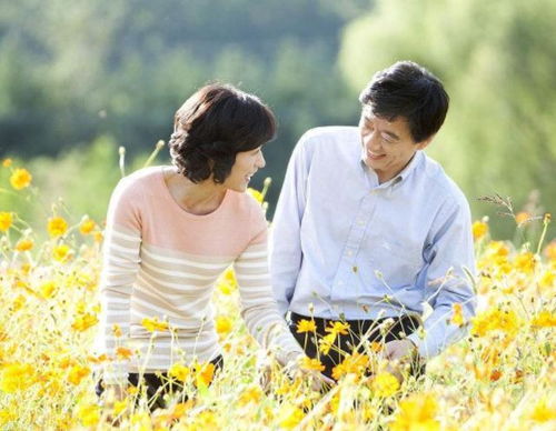夫妻之间,女人把你当外人,才会有的三个举动