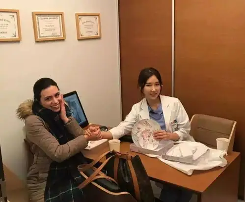 50岁冻龄美女牙医火了