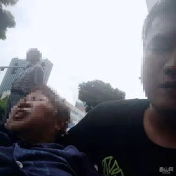 澳门老人在市场买菜摔倒,一珠海男子挺身而出结果网友们却说...