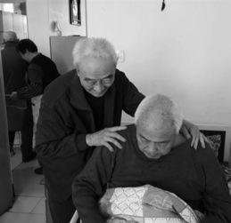 四位老人自找保姆老伴都不顺自组养老合作社