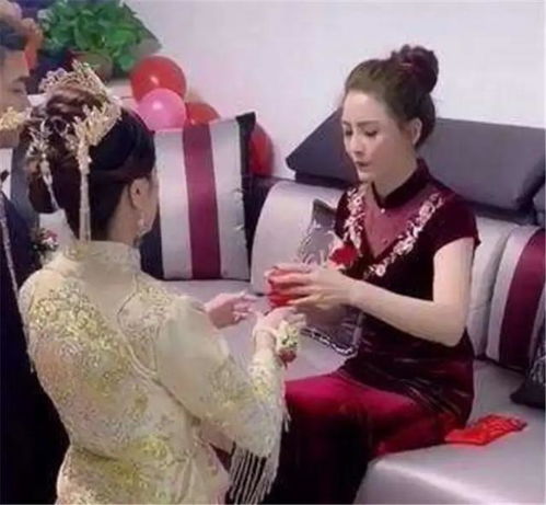 年轻,漂亮的妈妈,在儿女的婚礼上一下成网红