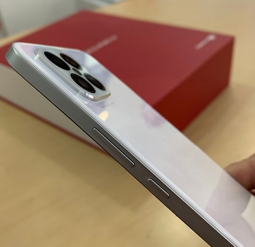 华为新机撞脸iphone12图片看起来的确感觉太像了