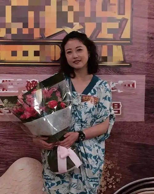 周海媚不老是假的,一笑满脸褶子暴露,哪有什么不老女神