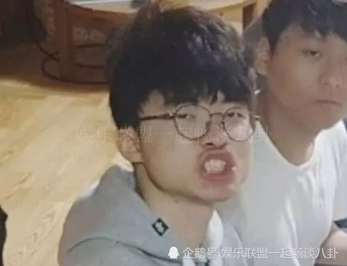 蜜汁微笑表情包黑人主播