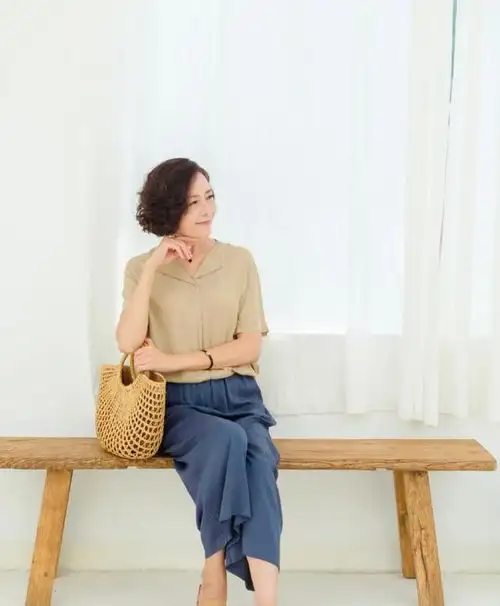 中年女人穿错衣服很土,跟着秦岚学穿搭,减龄时尚有气质