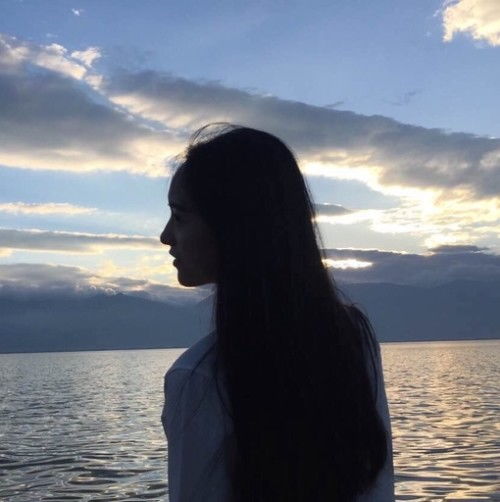 有没有好听的女生微信昵称,头像背影的,谢谢