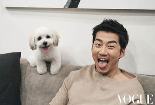 尹继相携爱犬拍写真温馨大男孩童心一面