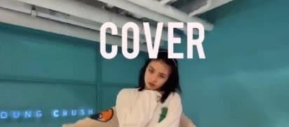 汪峰大女儿与好友庆生,坐专车上自拍白到发光,发单曲被赞可出道