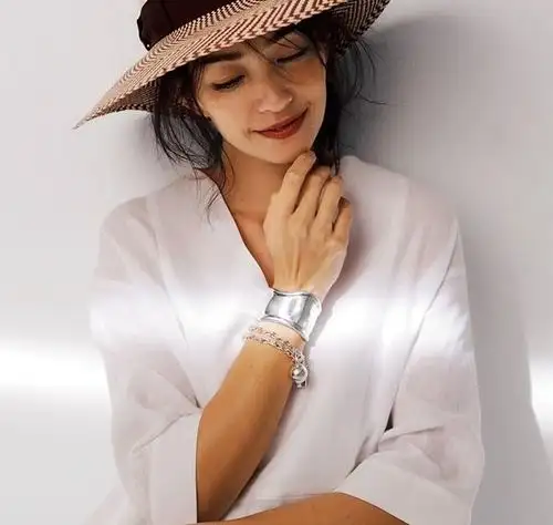 皮肤变黑了的中年女性,都适合穿什么颜色3个技巧,又白又耐看