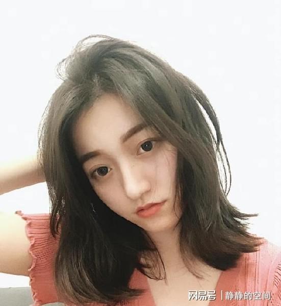 今年火了一种发型叫锁骨烫,气质高级又迷人,适合40岁女人