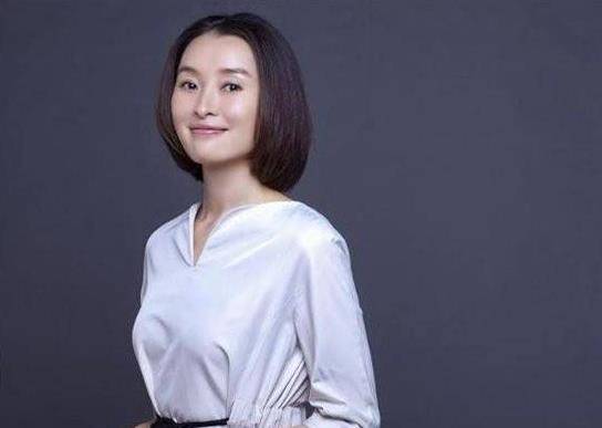她当红时被陈建斌抛弃,如今独自一人养家,日子过得安逸又幸福