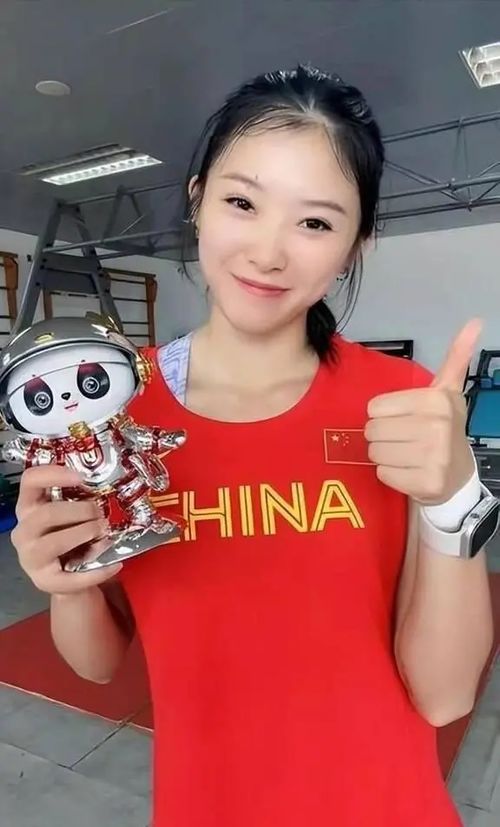 又是倒数第一吴艳妮继上次露臀超紧三角裤事件后又被骂上热搜