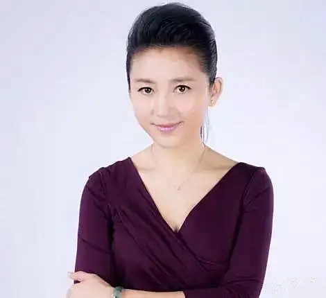 王小丫长发近照,两段婚姻起底前任是大学老师,现任大她13岁