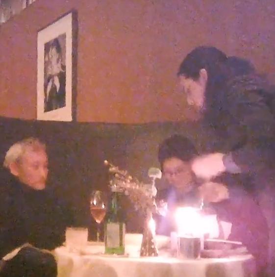 徐克与小30岁女友约会,哄人手段令人跌破眼镜,相恋6年感情稳定