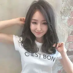 椭圆脸的中年人适合中长发吗有没有适合发型图片