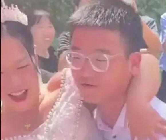 山东40岁女子再婚,婚前男方帮她儿子买房,买车,没想到一年后却