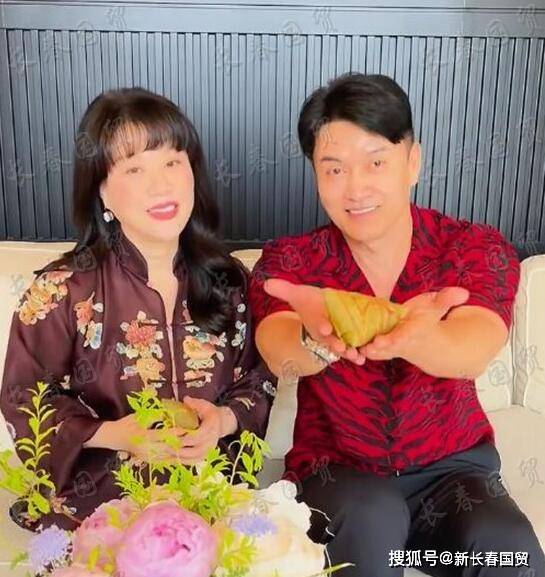 66岁传奇男星闪婚闪离俩女星,三婚娶小15岁富婆,结婚20年恩爱如初