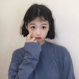 夏日海边散步的女生暖光头像