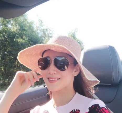 相差12岁一见钟情,结婚10年恩爱如初,今被宠成最幸福的豪门太太