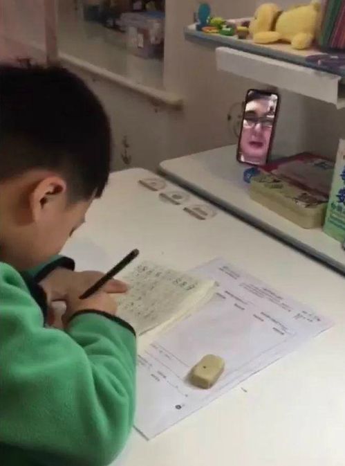 每日搞笑精选这么多年了,谁知道这老头叫什么