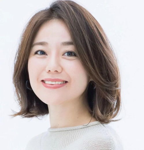 40岁女人年底烫发,是烫大卷还是烫小卷关键要看脸型