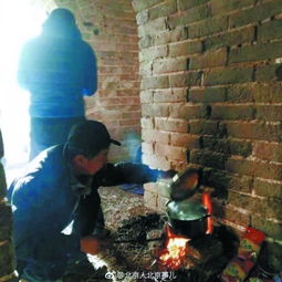 驴友烧火做饭熏黑墙体长城不欢迎这样的游客