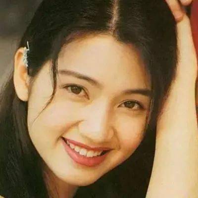 靠男人连栽7个跟头,50岁还帮渣男藏出轨,她给港女丢脸