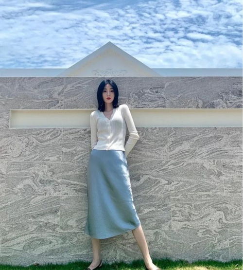 火了一种穿法叫长裙开衫,很适合三四十岁的女人,优雅洋气