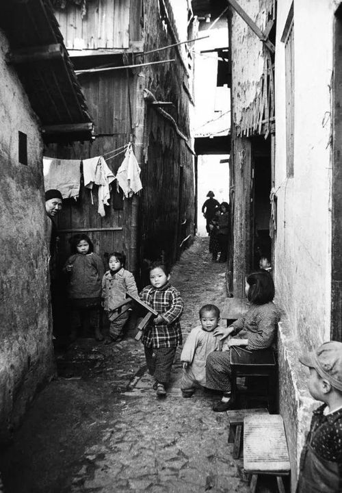 太罕见了1955年老上海,居然是这个样子