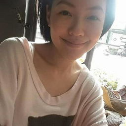 小s晒素颜照露招牌笑容遭女儿调侃穿睡衣出门