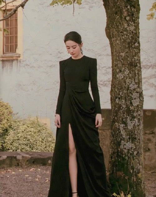 10位女星穿开叉裙,杨幂杨颖赵丽颖热巴李沁刘亦菲,谁最美
