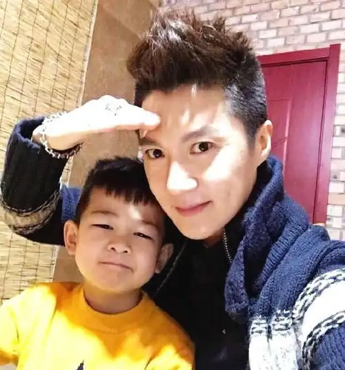 他是姚笛前男友,16岁就为父亲还债,如今40岁成这样