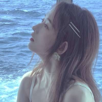 海边女生优雅侧脸头像下辈子别做痴情种