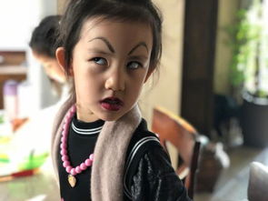 黄磊晒小女儿表情包你愁啥,孙莉搞笑回应,妹妹真是个小戏精