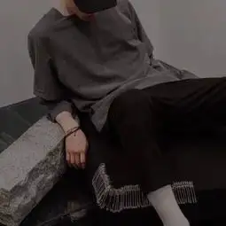 落寞帅气的男生伤感微信头像有意境的显成熟的男生头像