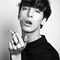 80后男生头像成熟帅气超酷吸烟