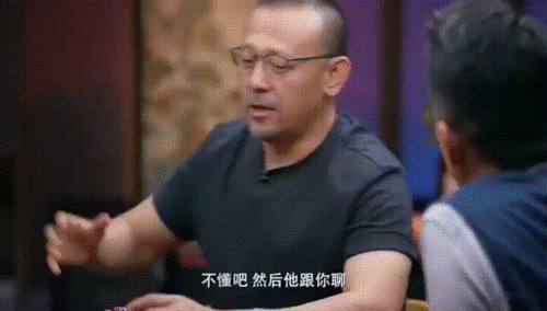 爆笑gif听到音乐就能嗨起来的狗子,4条腿感觉都不够用