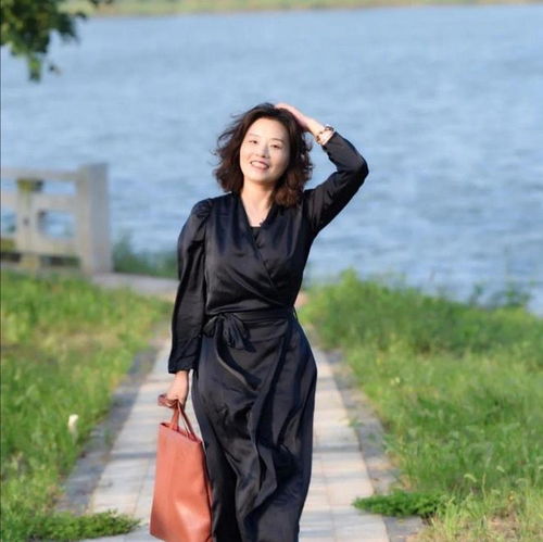 刚过40岁就有大妈感是被这些自以为时髦穿搭坑了,避开就美