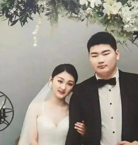 大衣哥家娶了个好儿媳,新婚第一天就帮公婆干农活,人美心善