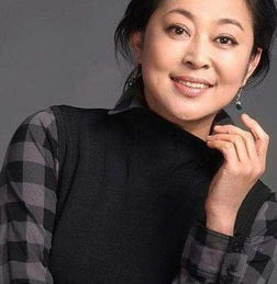 倪萍60岁大寿晒4岁萌照无限感慨,不服老的她内心依旧是少女情怀