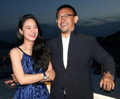 姜文老婆周韵个人资料姜文与前妻离婚的同年娶了周韵