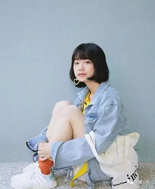 50多张穿搭模板,这个小个子姑娘每张照片都想用来当头像