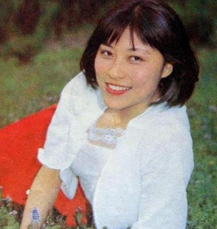 影后岳红为何离婚后至今未婚看看她的经历就明白了