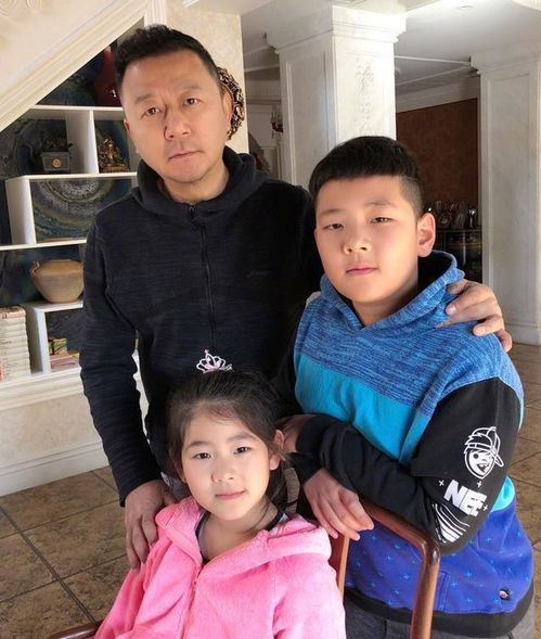 50岁郭涛全家照,儿子女儿十八变,老婆低调露脸胜少女