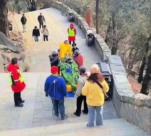 独行猝死40岁男子登泰山遭不幸景区证实其有基础疾病