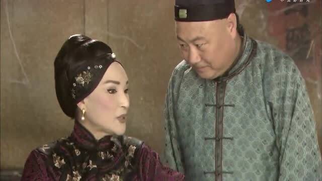 因剿匪耽误接驾太后下手真狠,皇帝的表情是害怕还是心疼