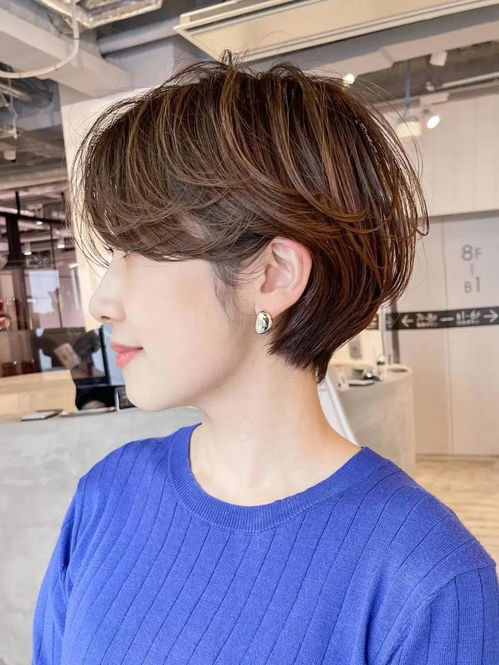 35女人的发型之选,挂耳短发带层次,尽显高级之美